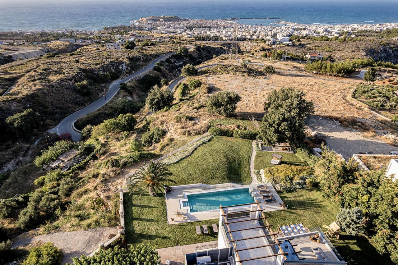 Tria Monastiria Villa Heora - The Floating Residence מראה חיצוני תמונה