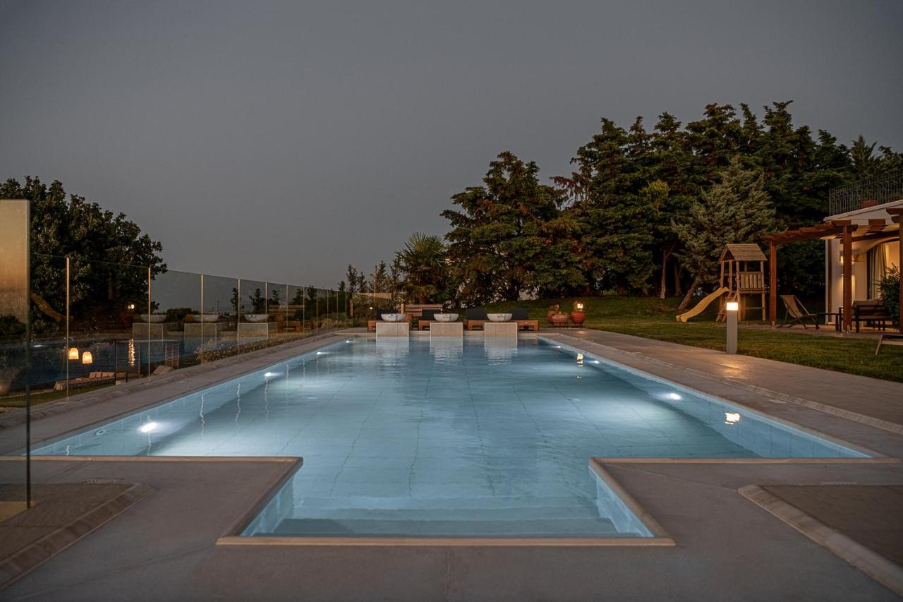 Tria Monastiria Villa Heora - The Floating Residence מראה חיצוני תמונה