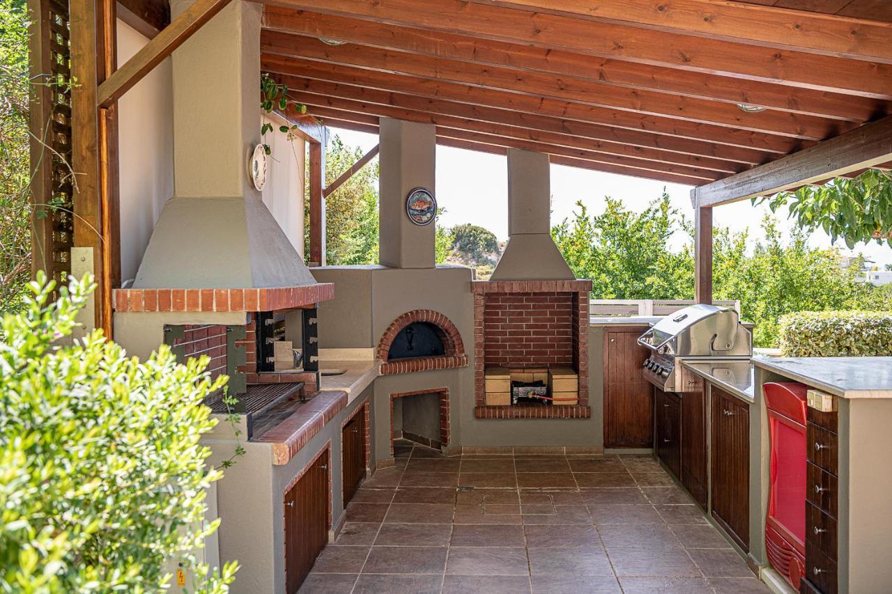 Tria Monastiria Villa Heora - The Floating Residence מראה חיצוני תמונה