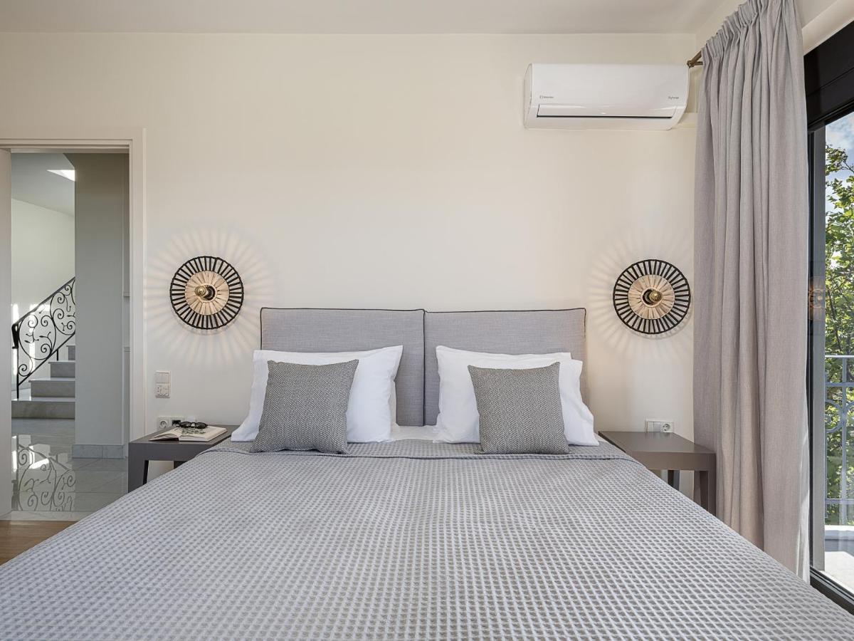 Tria Monastiria Villa Heora - The Floating Residence מראה חיצוני תמונה