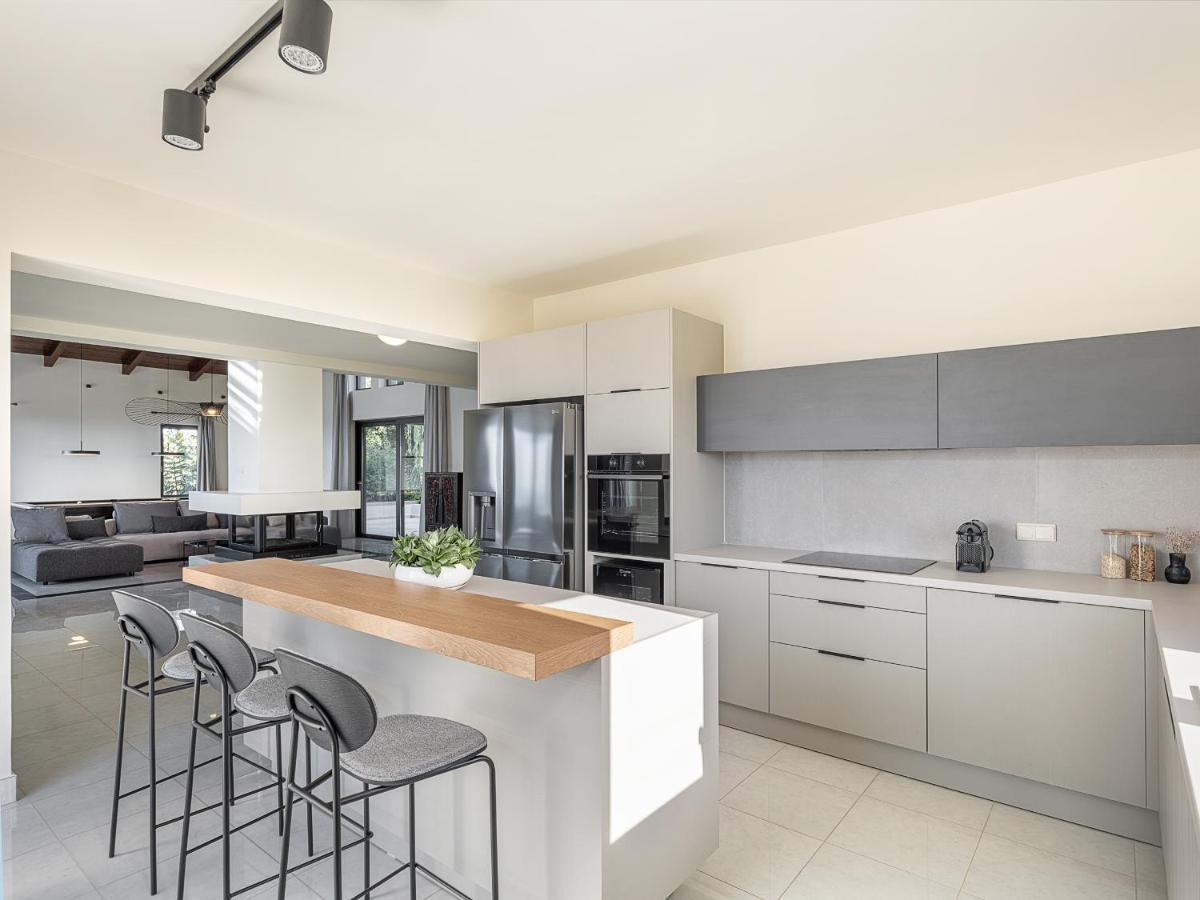 Tria Monastiria Villa Heora - The Floating Residence מראה חיצוני תמונה