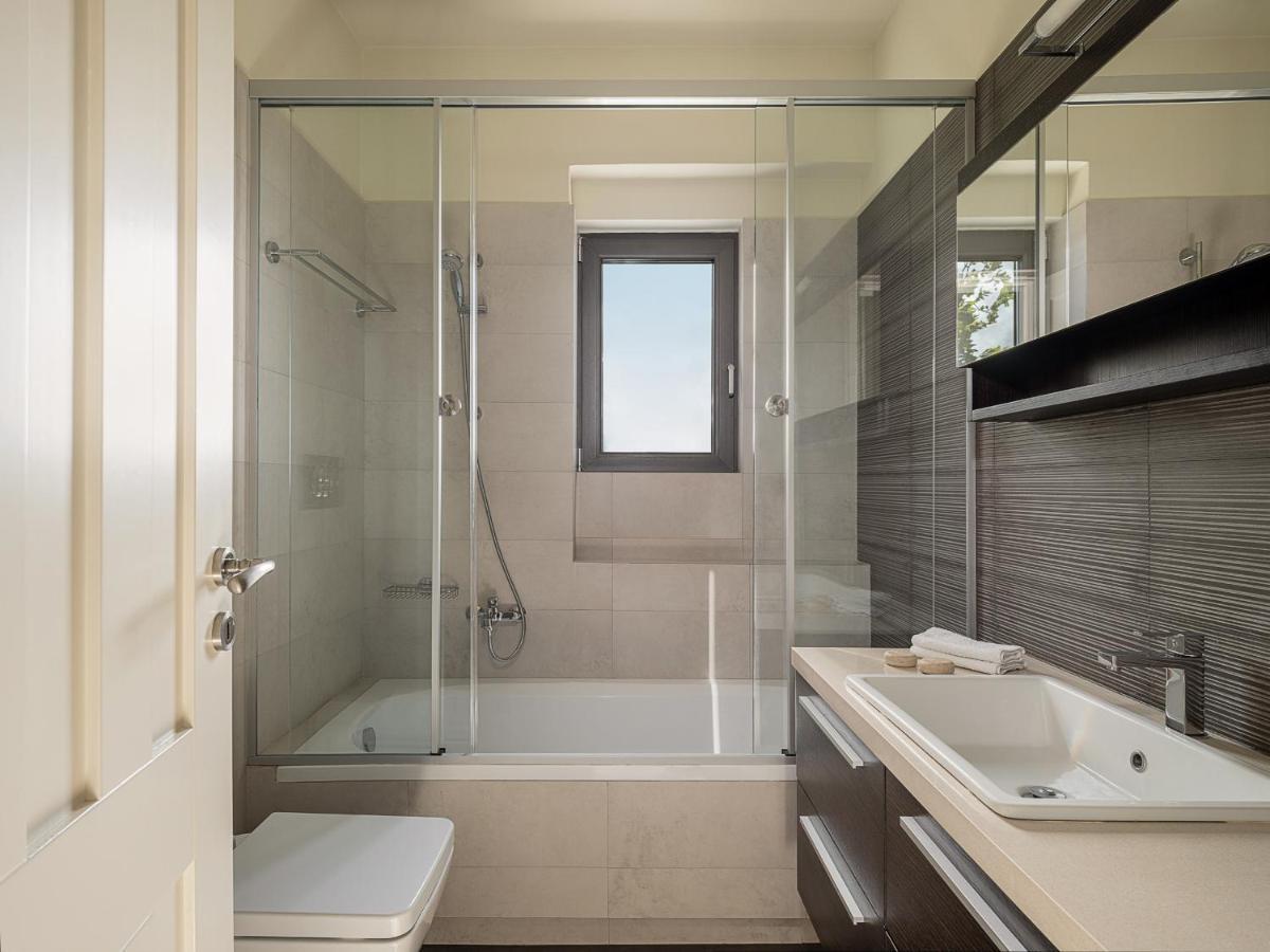 Tria Monastiria Villa Heora - The Floating Residence מראה חיצוני תמונה