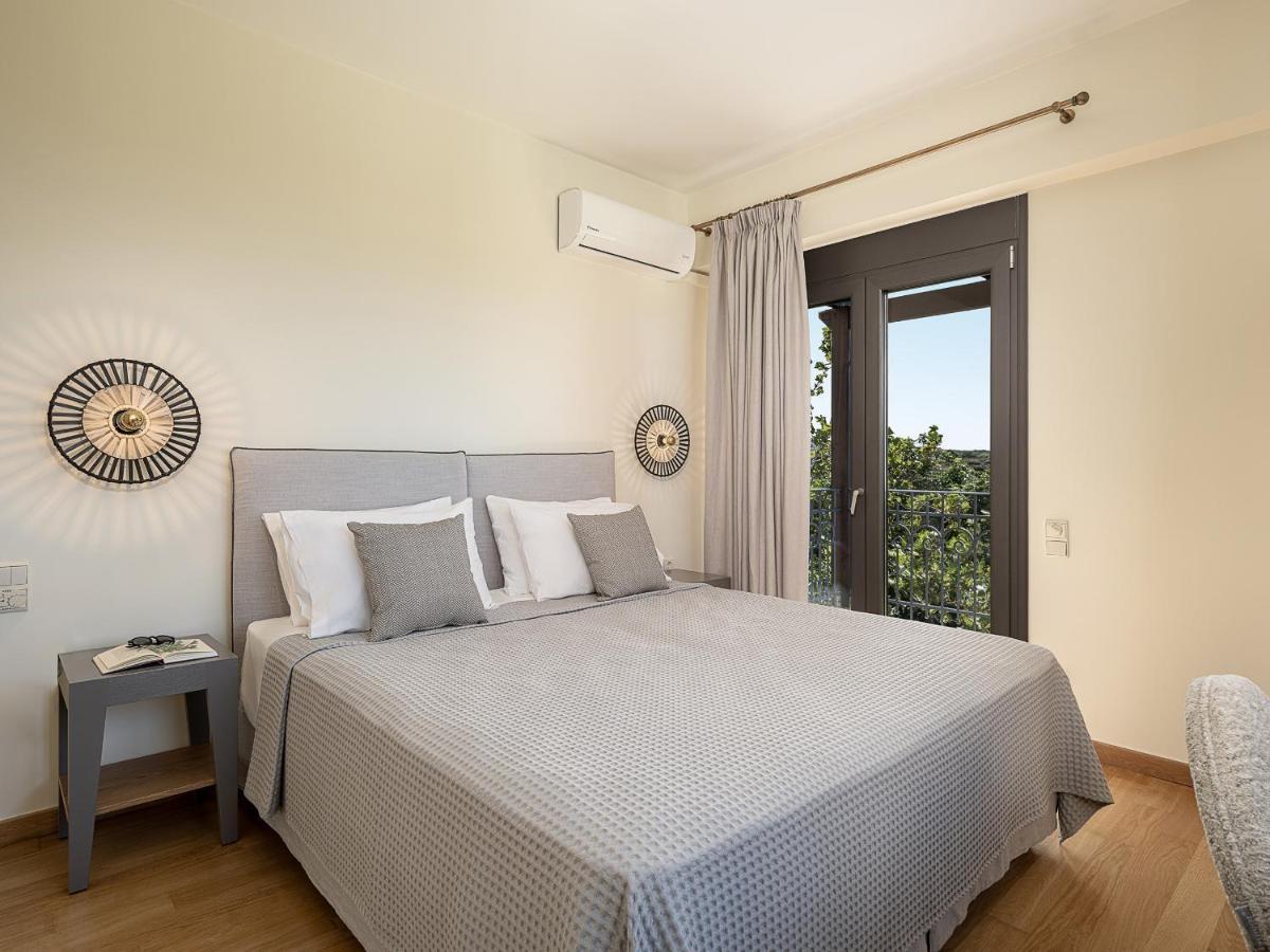Tria Monastiria Villa Heora - The Floating Residence מראה חיצוני תמונה