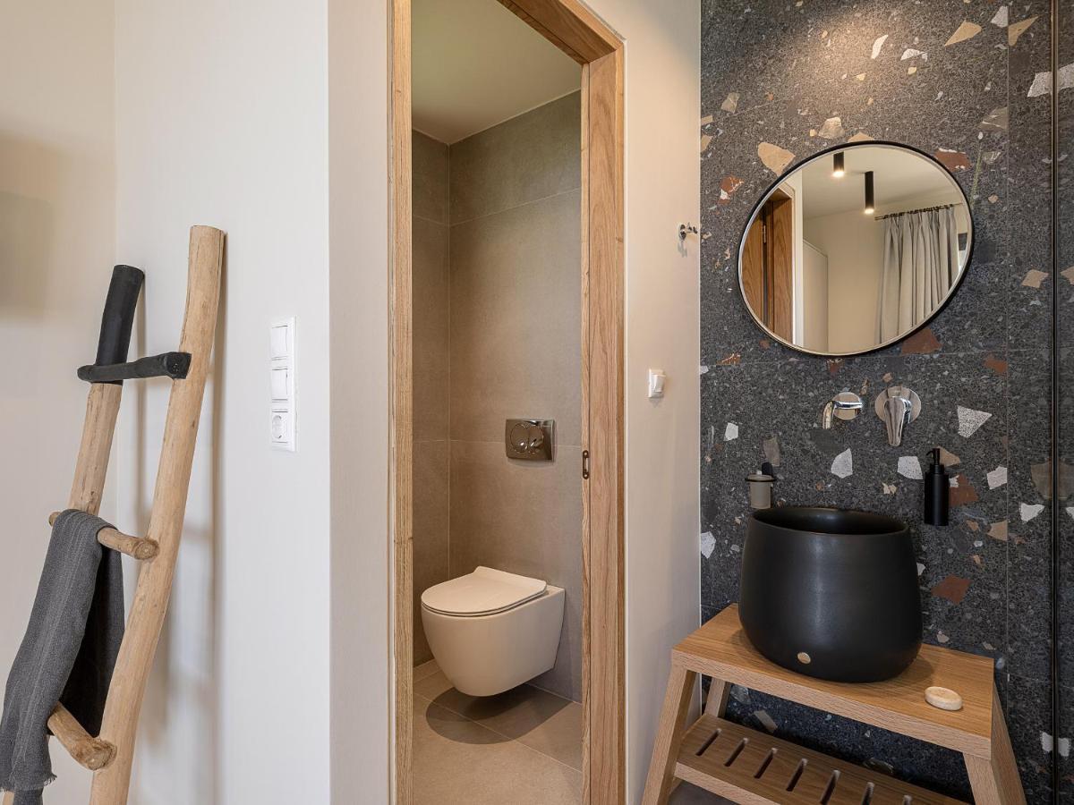 Tria Monastiria Villa Heora - The Floating Residence מראה חיצוני תמונה
